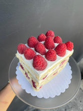 Load image into Gallery viewer, Mini Luka&#39;s Cake 4&quot;
